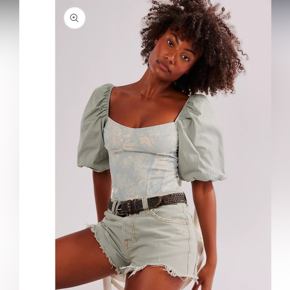 FREE PEOPLE Elegant Puff Sleeve Top in Light Green
Caja 7